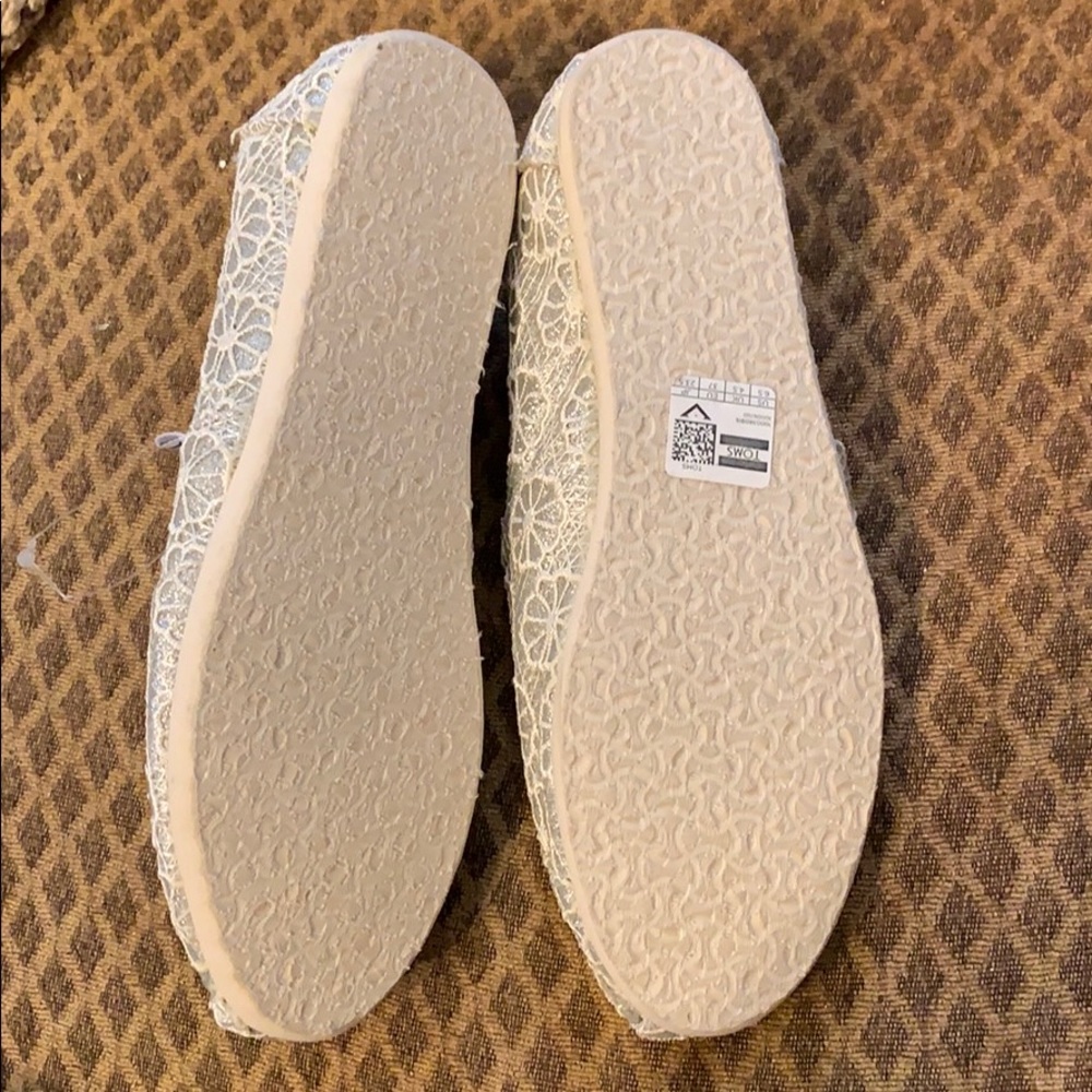Toms - Picture 4 of 7